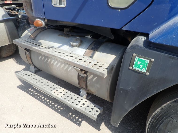 image for item DG2238 2006 Freightliner Century Class  semi truck