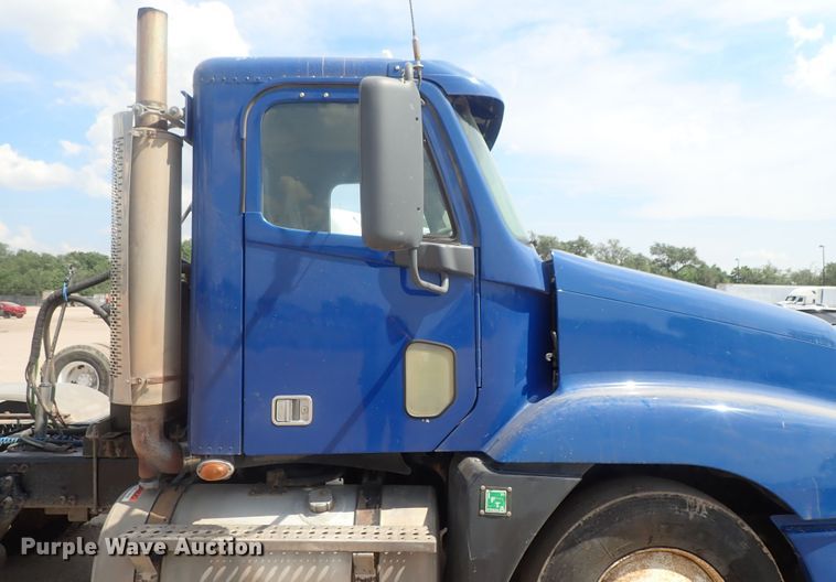 image for item DG2238 2006 Freightliner Century Class  semi truck