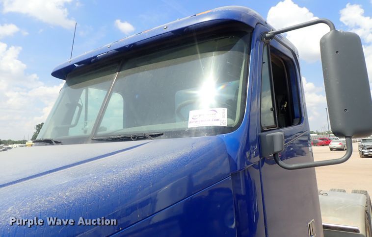 image for item DG2238 2006 Freightliner Century Class  semi truck