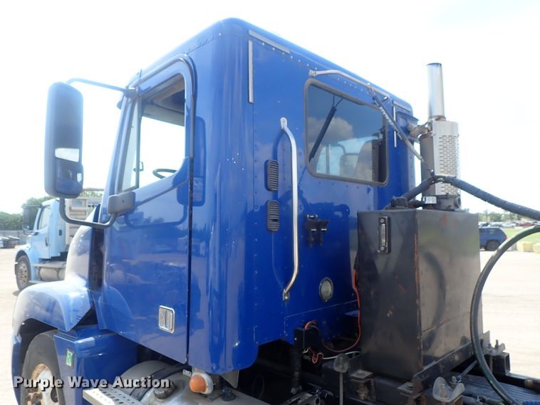 image for item DG2238 2006 Freightliner Century Class  semi truck