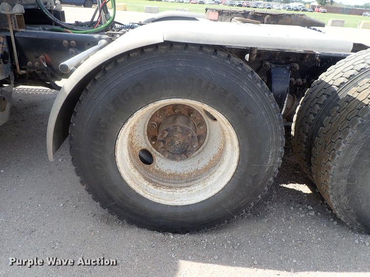 image for item DG2238 2006 Freightliner Century Class  semi truck