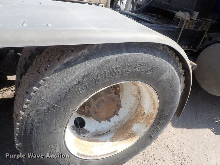 image for item DG2238 2006 Freightliner Century Class  semi truck