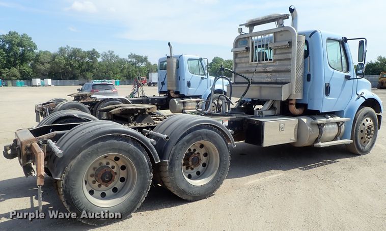 image for item DG2239 2006 Freightliner Business Class M2  semi truck