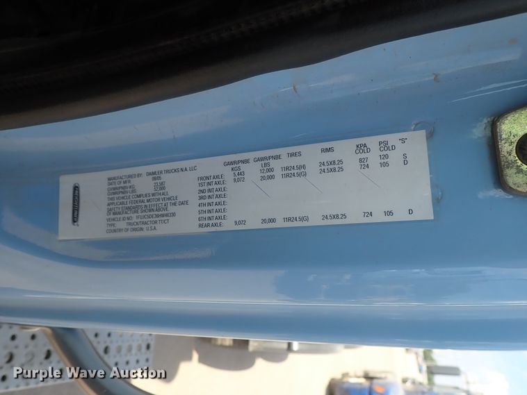 image for item DG2239 2006 Freightliner Business Class M2  semi truck