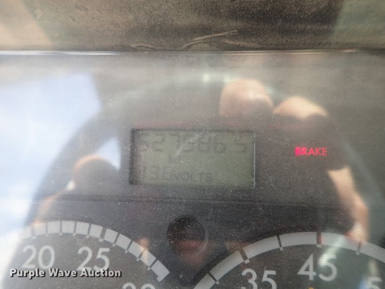 image for item DG2239 2006 Freightliner Business Class M2  semi truck