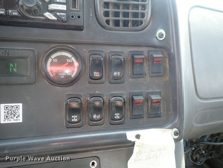 image for item DG2239 2006 Freightliner Business Class M2  semi truck