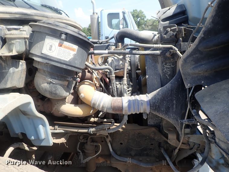 image for item DG2239 2006 Freightliner Business Class M2  semi truck