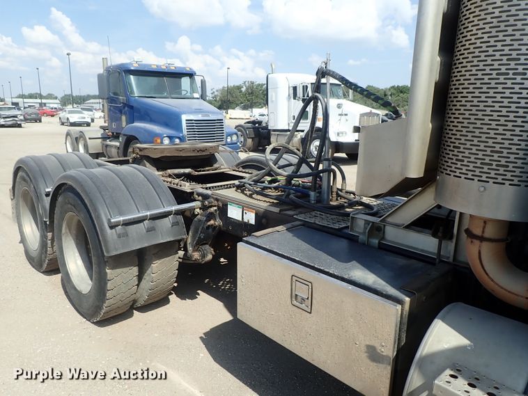 image for item DG2239 2006 Freightliner Business Class M2  semi truck