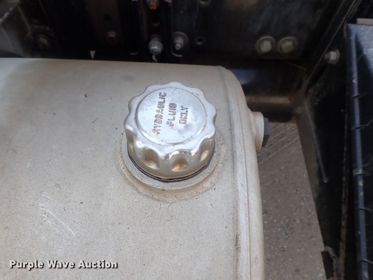 image for item DG2239 2006 Freightliner Business Class M2  semi truck