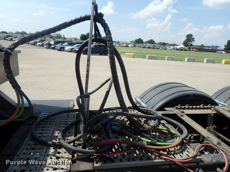 image for item DG2239 2006 Freightliner Business Class M2  semi truck