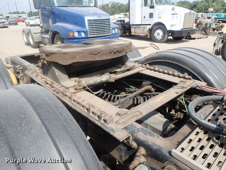 image for item DG2239 2006 Freightliner Business Class M2  semi truck