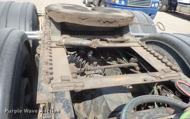 image for item DG2239 2006 Freightliner Business Class M2  semi truck