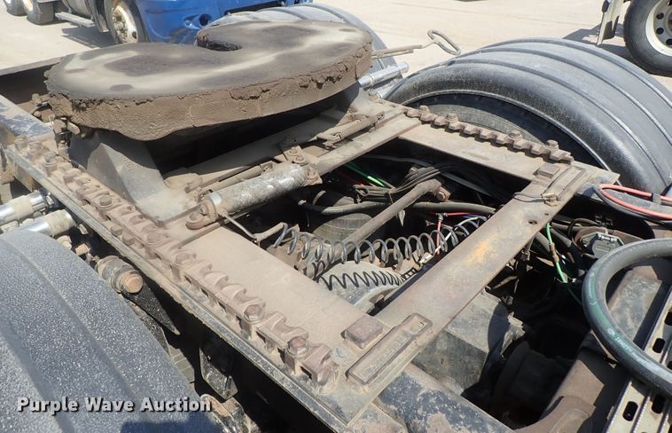 image for item DG2239 2006 Freightliner Business Class M2  semi truck