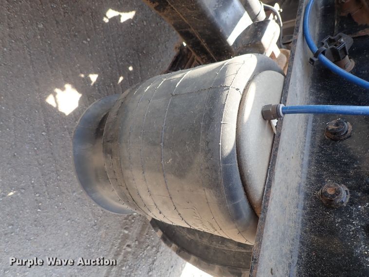 image for item DG2239 2006 Freightliner Business Class M2  semi truck