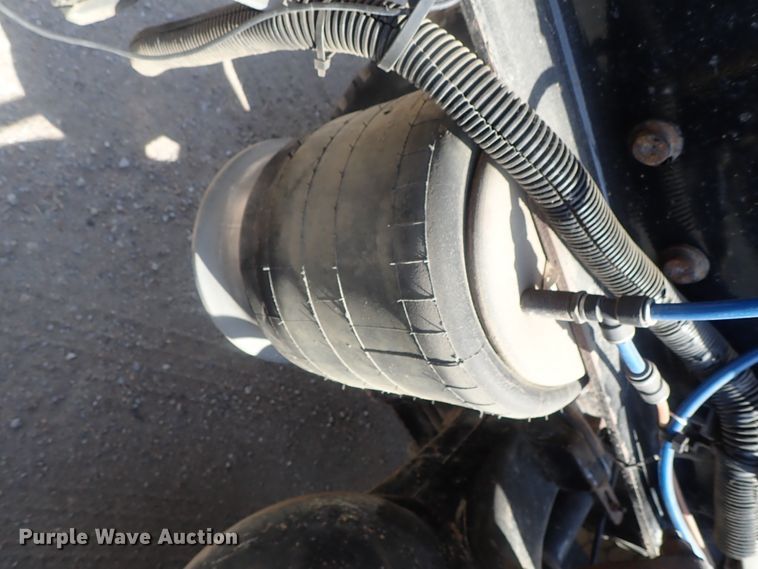 image for item DG2239 2006 Freightliner Business Class M2  semi truck