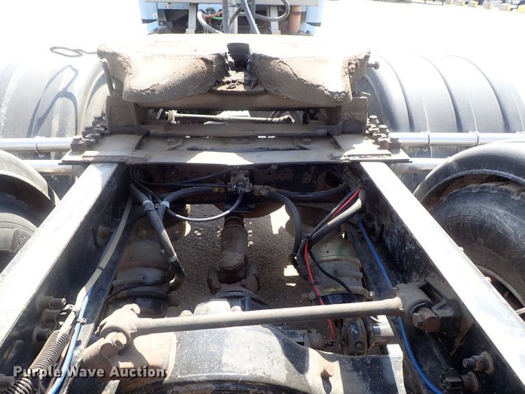 image for item DG2239 2006 Freightliner Business Class M2  semi truck