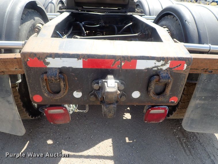 image for item DG2239 2006 Freightliner Business Class M2  semi truck