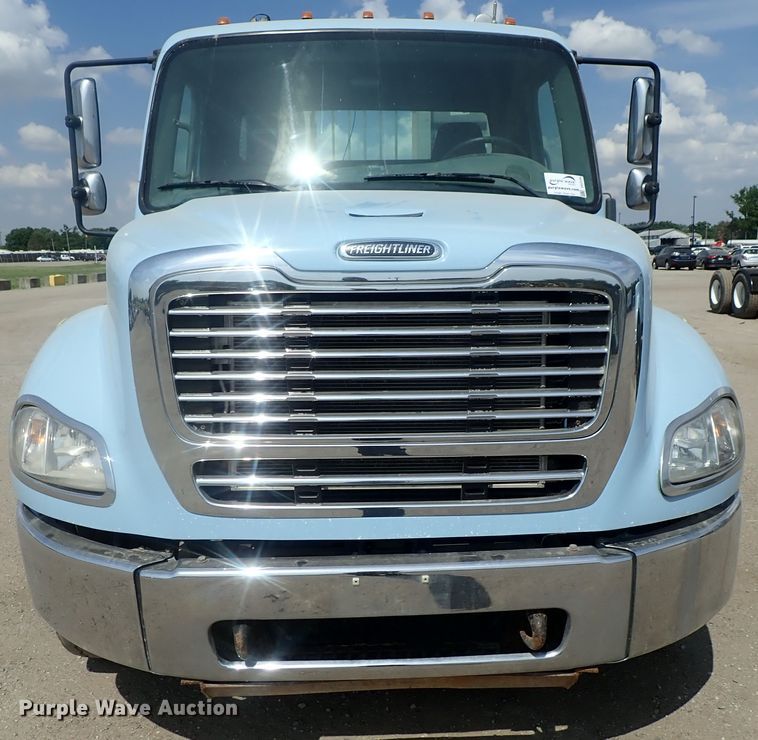 image for item DG2239 2006 Freightliner Business Class M2  semi truck