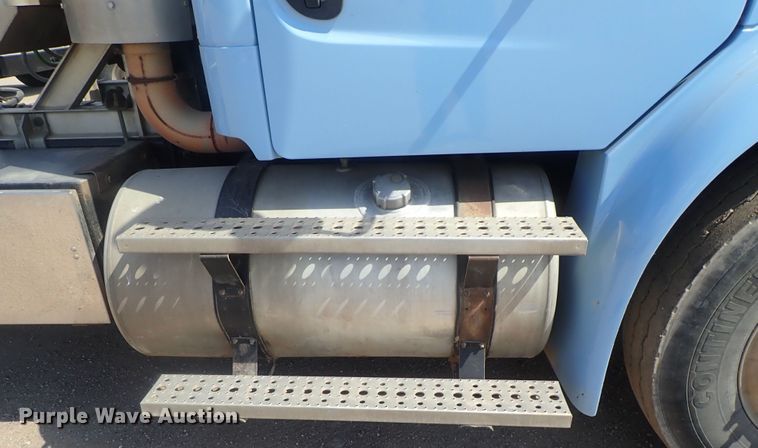 image for item DG2239 2006 Freightliner Business Class M2  semi truck