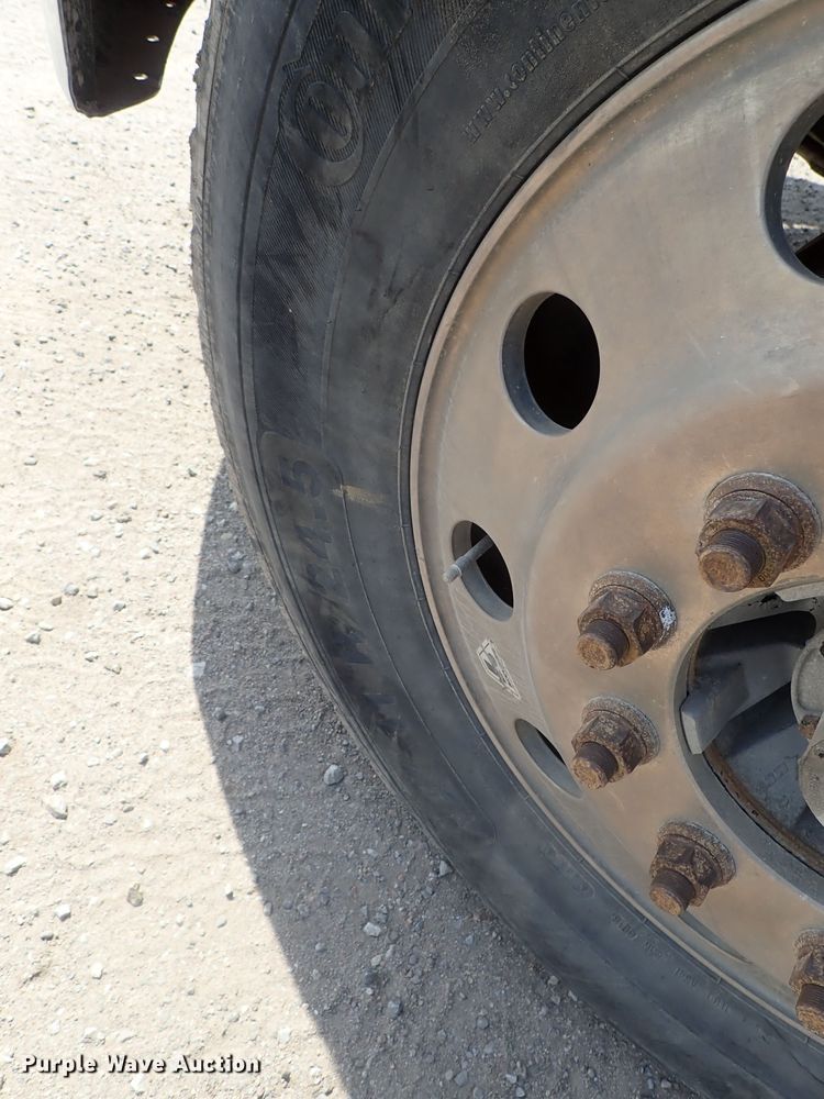 image for item DG2239 2006 Freightliner Business Class M2  semi truck