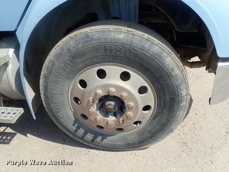 image for item DG2239 2006 Freightliner Business Class M2  semi truck