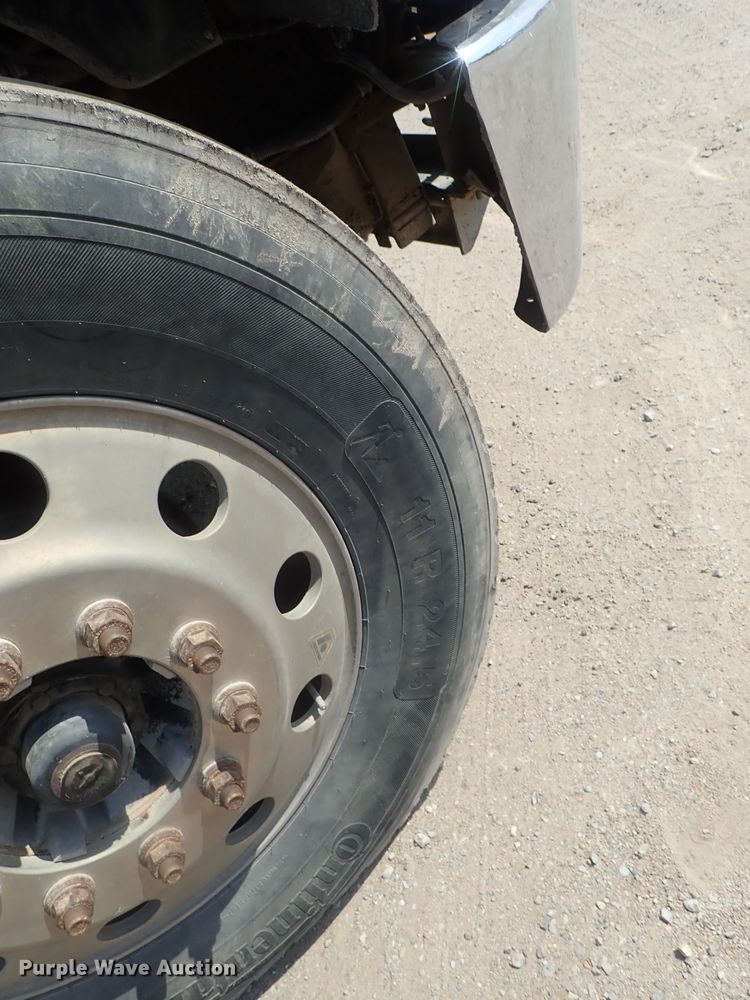 image for item DG2239 2006 Freightliner Business Class M2  semi truck