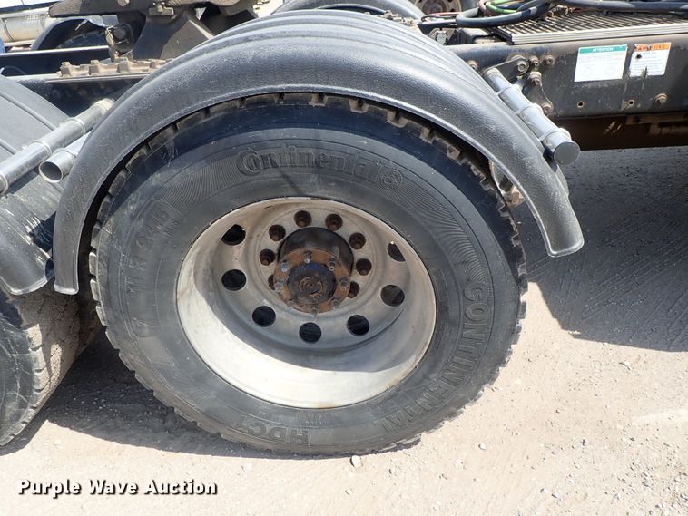 image for item DG2239 2006 Freightliner Business Class M2  semi truck