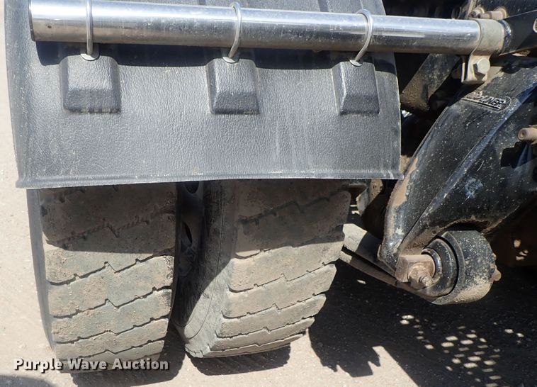 image for item DG2239 2006 Freightliner Business Class M2  semi truck