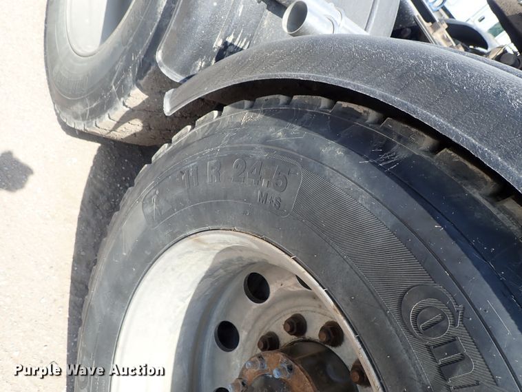 image for item DG2239 2006 Freightliner Business Class M2  semi truck