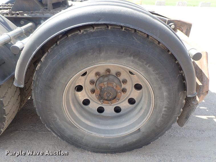 image for item DG2239 2006 Freightliner Business Class M2  semi truck