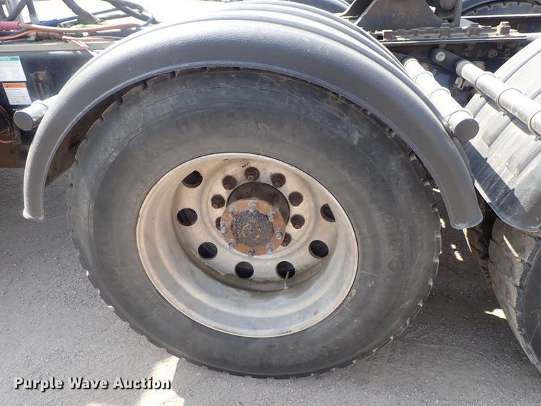 image for item DG2239 2006 Freightliner Business Class M2  semi truck