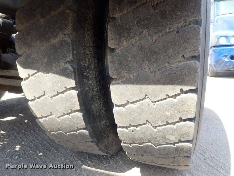 image for item DG2239 2006 Freightliner Business Class M2  semi truck