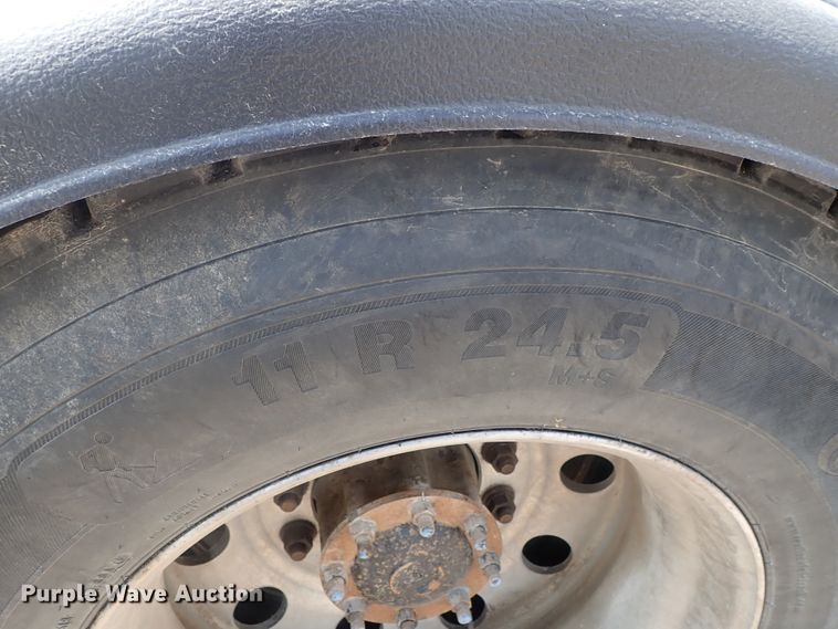 image for item DG2239 2006 Freightliner Business Class M2  semi truck