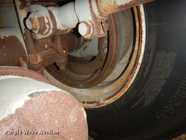 image for item DG5991 2008 Jet WO12402 double hopper bottom grain trailer