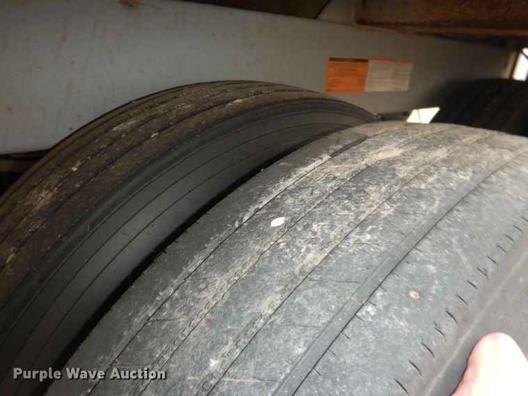 image for item DG5991 2008 Jet WO12402 double hopper bottom grain trailer