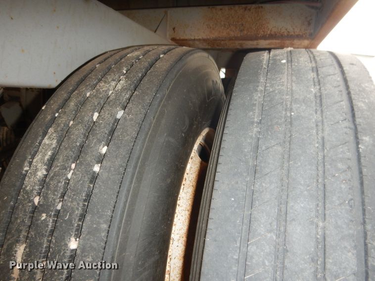 image for item DG5991 2008 Jet WO12402 double hopper bottom grain trailer