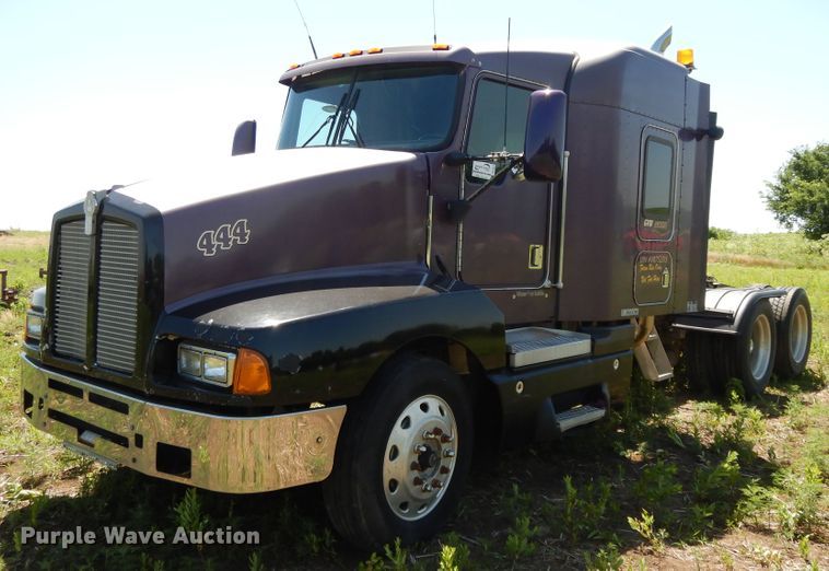 image for item DG7812 1997 Kenworth T600  semi truck