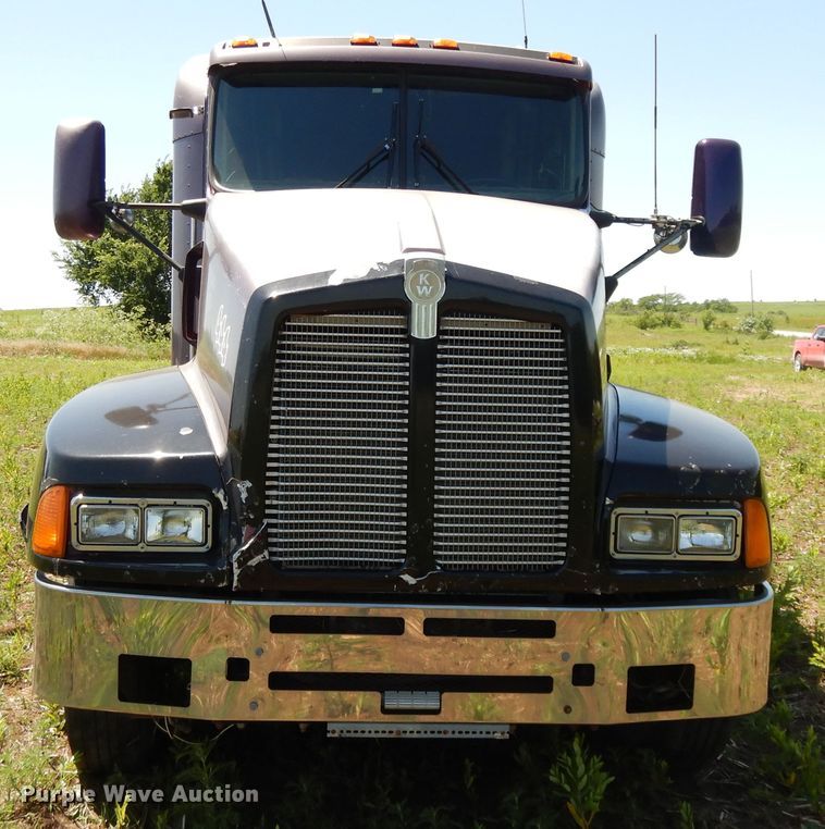 image for item DG7812 1997 Kenworth T600  semi truck