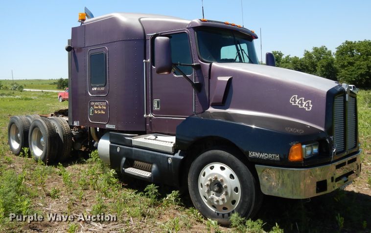 image for item DG7812 1997 Kenworth T600  semi truck