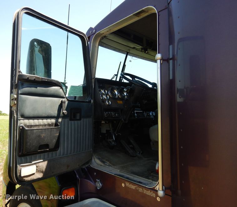 image for item DG7812 1997 Kenworth T600  semi truck
