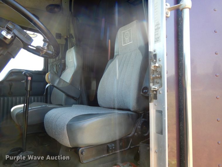 image for item DG7812 1997 Kenworth T600  semi truck