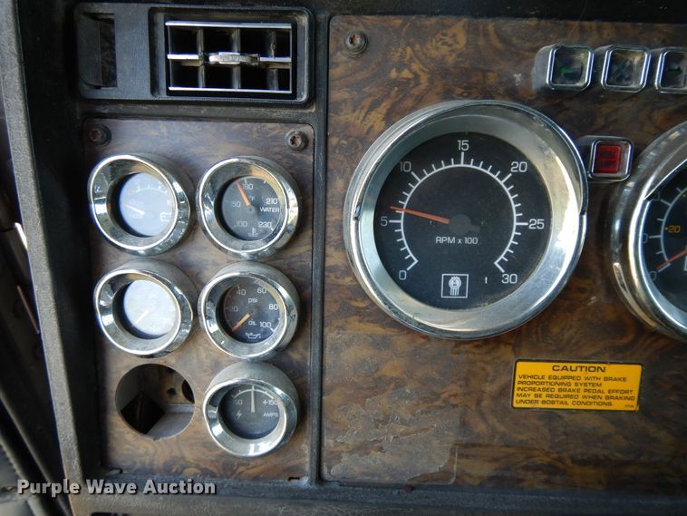 image for item DG7812 1997 Kenworth T600  semi truck