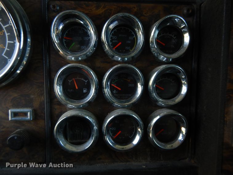 image for item DG7812 1997 Kenworth T600  semi truck