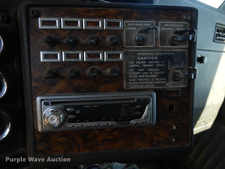 image for item DG7812 1997 Kenworth T600  semi truck