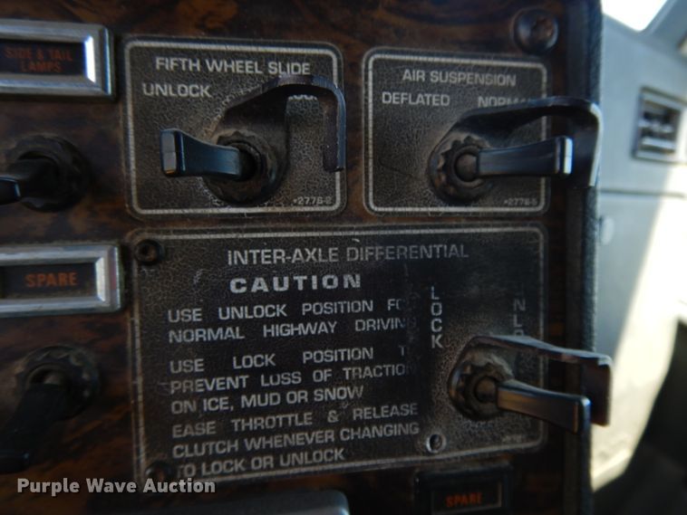 image for item DG7812 1997 Kenworth T600  semi truck