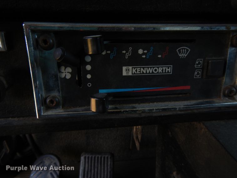 image for item DG7812 1997 Kenworth T600  semi truck