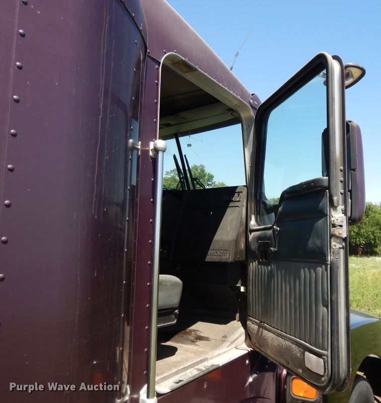 image for item DG7812 1997 Kenworth T600  semi truck