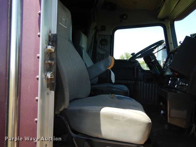 image for item DG7812 1997 Kenworth T600  semi truck