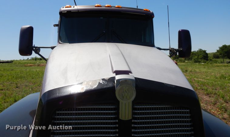 image for item DG7812 1997 Kenworth T600  semi truck