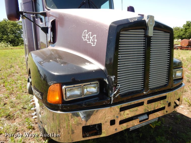image for item DG7812 1997 Kenworth T600  semi truck